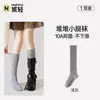 Calcetines marrones de media pantorrilla para mujer, adecuados para primavera y otoño, con efecto adelgazante, con un borde de volantes, y diseñados para ser usados con sandalias Birkenstock.