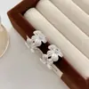 Pendientes de Flor de Metal Sencillos de Moda Retro con Cierre de Aguja de Plata S925 para Mujer, Diseño de Lujo Accesible de Nicho