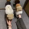 Lindas y Elegantes Pantuflas Peludas con Forma de Oso para Usar al Aire Libre, Nueva Moda Otoño e Invierno 2025 Pantuflas de Felpa Cálidas de Algodón para el Hogar