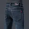 Jeans cinza-azulado de alta qualidade e elegante de Hong Kong para homens, verão de 2026, fino, corte slim, reto, elástico, calça versátil