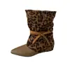 Botas de diseño botines pierna de pantalón de mujer apiladas punta fina con cordones 20267cm otoño nicho plisadas tacón oculto botas estilo nuevo
