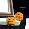 Adorno de mano de bola Pixiu de ciprés chino recién tallado, un artículo cultural portátil que cumple deseos, artesanía de madera al por mayor