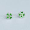 Pendientes sencillos pequeños de trébol de cuatro hojas de la suerte Mori para mujer, pequeños pendientes frescos de gota de pegamento verde cepillado, joyería al por mayor