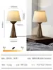 Nova luminária de mesa simples e elegante em estilo vintage para sala de estar e escritório, luminária de cabeceira de madeira maciça para uma atmosfera aconchegante no quarto