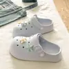 Ligeras y CómodasSandalias perforadas estilo vacación de verano en la playa, cómodas para usar durante largos períodos sin rozar los pies, Zapatillas cerradas estilo Birkenstock de EVA