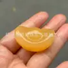 Ornamento de mão de jade afegão natural, cabo de nogueira estrela-lua, ornamento de bule de jade, selo leão Pixiu laranja de jade amarelo