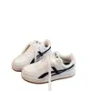 Zapatillas deportivas casuales únicas y versátiles para estudiantes, nuevo modelo de otoño 2026, zapatos blancos con plataforma, suelas gruesas y diseño que aumenta la altura