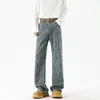 Jeans de pierna ancha, corte holgado y tiro alto para hombre, con estampado integral de letras, que presentan tipografía artística, un diseño de alta gama y una nueva colección 2026