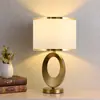 Escandinavo Ins Lujo Accesible Metal Lámpara de Mesa Pequeña Dormitorio Sala de Estar Estudio Creativo Simple Moderno Retro Decorativo Lámpara de Noche