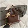 Bolso Cesta de Verduras Retro de Mano para Mujer 2025 Invierno Nuevo de Moda Estilo Coreano Bolso Cubo Bolso de Hombro Único Bolso Cruzado