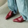 Mocassins Retrô Estilo Francês de Pele de Ovelha com Bico Quadrado Pequeno Temporada Primavera 2026 Sapatos de Couro com Salto Médio Robusto Sapatos de Couro Genuíno com Decote Profundo para Mulheres