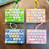 Llavero colgante de teclado de 26 teclas, juguete antiestrés para estudiantes, decoración divertida para bolsa, interesante regalo pequeño al por mayor