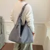 Bolsa tote grande de crochê à mão para mulheres, novo estilo 2026, com visual sofisticado, adequada para o trabalho, para o dia a dia e pode ser carregada no ombro ou na transversal.