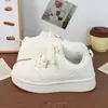 Zapatos blancos de verano para mujer para combinar con faldas, nuevo modelo 2026, zapatillas deportivas casuales de suela gruesa versátiles y de moda