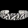 2023 Pulsera tejida retorcida abierta retro europea y americana Pulsera chapada en cobre y plata Pulsera geométrica para hombre venta al por mayor