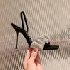 Sandalias de tacón alto de verano nuevas para mujer 2026 con una sola tira, que presentan un tacón delicado, un estilo de hada, diseño francés y adornos estilo romano negros.