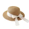 Chapéu de aba larga estilo francês com bolinhas peroladas e laço, topo reto para mulheres, novo modelo de verão 26, afina o rosto, chapéu de sol para férias