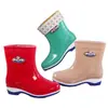 Botas de lluvia modernas, impermeables, forradas de polar, antideslizantes, cálidas, de caña corta, universales para mujer, adecuadas para uso en exteriores, duraderas para todas las estaciones y el trabajo