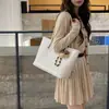 Bolso tote simple de gran capacidad para el trabajo y los desplazamientos, bolso de hombro versátil nuevo de otoño 2026 para mujer, bolso vintage de axila