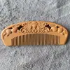 Peine para Mujer Antiestático Sándalo Negro Dorado Exquisitamente Tallado Portátil Media Luna Cuidado del Cabello Peine de Madera Venta al por Mayor