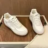 2026 Outono Respirável Fashionável Confortável Sola Grossa Cadarço Confortável Versátil Casual Tênis Esportivo Color-blocking Tênis de Treino Alemão Sapatos Femininos
