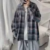 Camisa a cuadros azul retro americana para hombre, camisa elegante de manga larga para otoño, holgada y versátil, adecuada para parejas como chaqueta