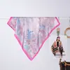 Bufanda Cuadrada Pequeña de Seda Estilo Nuevo 70 para Mujer, Adecuada para Primavera, Otoño e Invierno, Se Puede Usar como Pañuelo para la Cabeza, Combinada con una Camisa, o como Protector del Cuello, Bufanda Delgada, o Bufanda Transparente