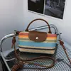 Bolsa de Palha Arco-Íris de Verão Feminina 2024 Nova Tendência Casual Bolsa de Bolinho Trançada Versátil de Ombro Transversal