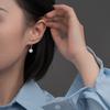 Pendientes clásicos de moda con un solo diamante y circonita en forma de gota de plata de ley 925 de alta calidad, con gancho para la oreja irregular que combina con todo, para damas, venta al por mayor