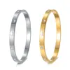 Moda Transfronteriza Lujo Ligero Joyería para Parejas Pulsera de Diez Diamantes Hebilla Pulsera Completa de Diamantes Acero de Titanio Fabricante Venta al por Mayor Modelos de Pareja