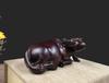 Puesto de mercado nocturno con artesanías creativas para el hogar, 12 adornos de vaca dormida tallados en madera maciza de ébano del zodiaco