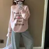 Top Fino Rosa Versátil com Estampa de Letras de Marca da Moda, Decote Assimétrico, Ombro a Ombro, Novo na Moda 2025 para Mulheres