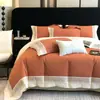 Clase de Lujo Ligero Ropa de Cama 100% Algodón de Fibra Larga Cepillado Bordado Juego de Cuatro Piezas Funda de Edredón Súper Suave Engrosada Cama Algodón Puro