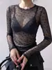 Camiseta interior de encaje brillante con estampado de letras estilo coreano, corte ajustado, ligeramente transparente, manga larga, blusa transparente elegante para usar en capas