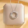 Nueva cadena de clavícula de lujo estilo coreano, collar versátil de acero de titanio de moda para mujer, colgante simple clásico de circón, accesorio versátil