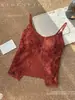 Nueva colección de otoño e invierno: camisola sencilla con copas fijas, con encaje delicado y un diseño de mariposa en la espalda, una prenda interior versátil de longitud media para mujer