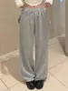 Calça casual larga estilo retrô americano 2026 com detalhe de laço nas costas, cintura elástica e design longo até o chão, apresentando um visual único e estiloso