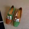 Gato de la Suerte 2026 Nuevo Modelo Mocasines Slip-On Bordados Mate para Mujer con Tacón Bajo Grueso Zapatos Gorro de Gato
