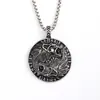 Colgante Retro de Acero Inoxidable Adecuado para Hombres y Mujeres, Collar con Colgante de Doble Cabeza de Lobo y Texto Vikingo
