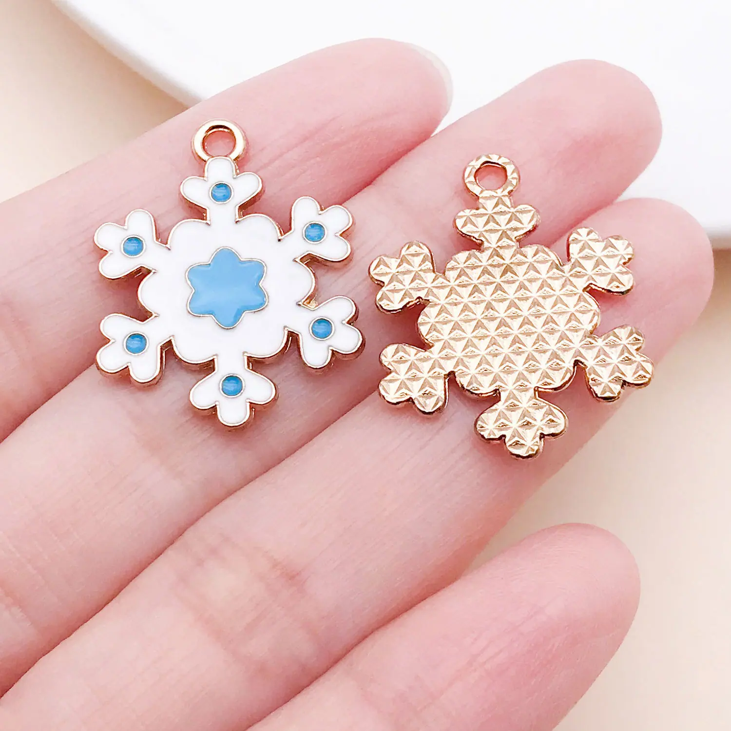 25286-XD-白色滴油锌合金圣诞节雪花26x20mm-1