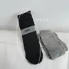Calcetines IOULOR de Primavera y Otoño estilo miu con rayas verticales hasta la mitad de la pantorrilla, calcetines versátiles de color liso absorbentes de sudor, calcetines holgados sin costuras estilo coreano para mujer