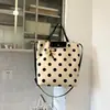 Bolsa de Mão Fashion com Bolinhas 2026 Novo Modelo Bolsa Tote com Múltiplos Compartimentos Grande Capacidade para o Dia a Dia Casual Bolsa de Ombro ou Axila