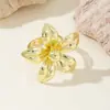 Anillo de metal floral cruzado europeo y americano más vendido de lujo ligero de alta gama, anillo abierto ajustable de flor de cinco pétalos, joyería