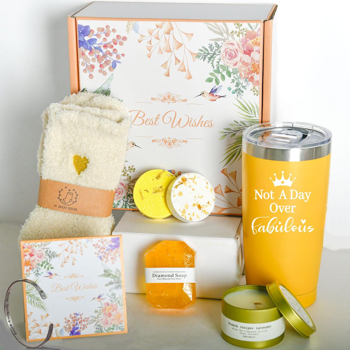 花卉礼盒+橘色手工皂+贺卡+袜子+淋浴片+香薰蜡烛