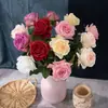 Flores Artificiales de Rosa Realistas con un Toque Dulce, Fabricante Transfronterizo de Flores Artificiales, Flores Falsas y Plantas Verdes al por Mayor, Manualidades para Decoración de Bodas, Estilo Ins