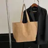 Bolsa de ombro feminina estilo retrô transfronteiriça, grande capacidade, novo modelo de comércio exterior, bolsa tote com tachas, bolsa de ombro em camurça para o dia a dia