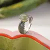 Anillo Retro Ajustable Chiba Estilo Chino Nuevo Plata Tailandesa Jade Verde Natural Patrón Dinastía Tang Superficie de Huevo Ovalado Encaje
