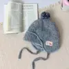 Gorro de punto con patrón de cuadritos y caballito para niños estilo japonés coreano cálido con protección para las orejas otoño invierno con forro gorro para bebé comercio exterior