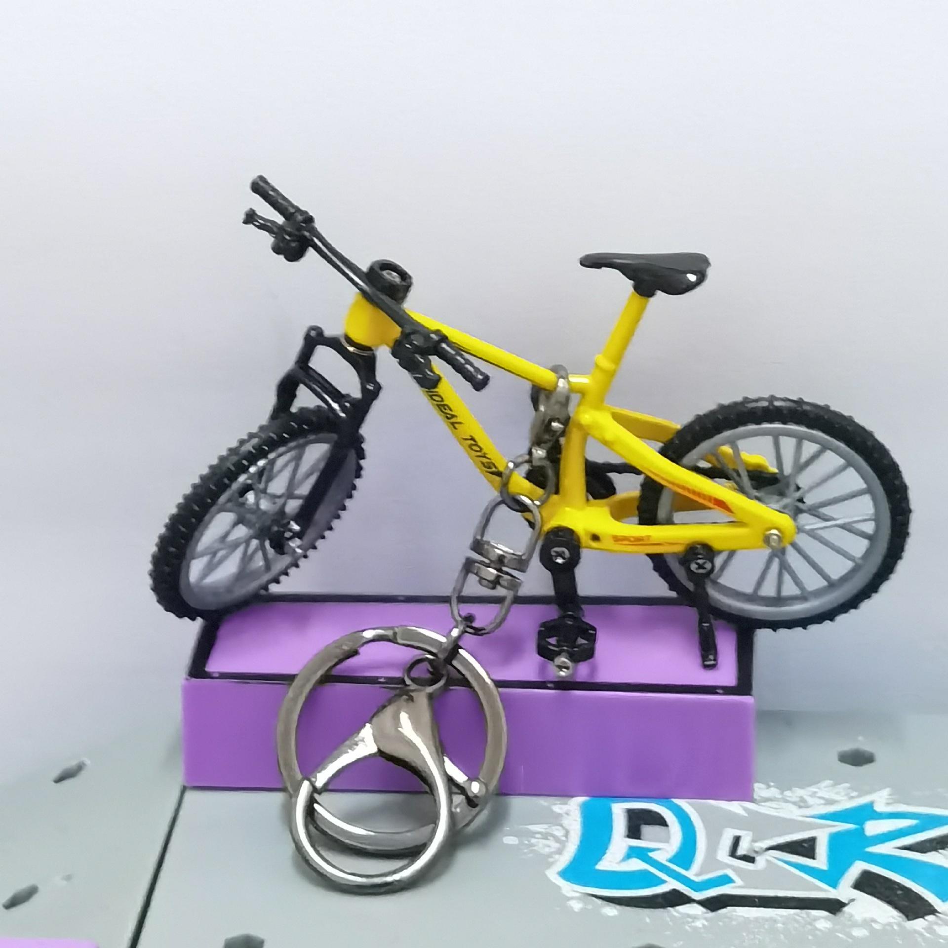 SKU 钥匙扣+4号车黄