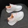 Moda Nova Primavera e Outono Estilo Coreano Malha Respirável Tecido Fly Tênis Feminino Solado Macio Versátil Casual Estudante Tênis de Corrida Feminino